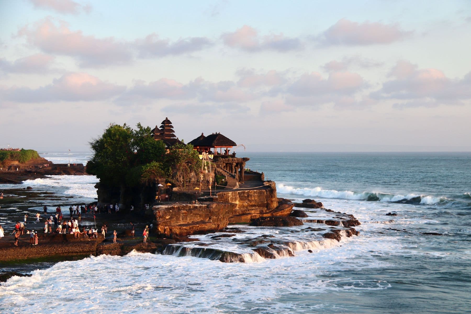 tanah lot temple